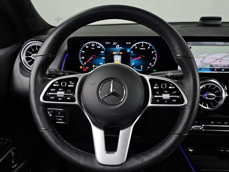 2021 Mercedes-Benz B-Class GLB220 photo 13