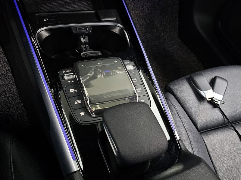 2021 Mercedes-Benz B-Class GLB220 photo 18