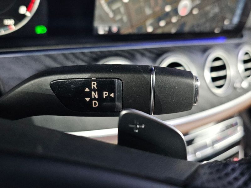 2017 Mercedes-Benz E-Class E300 AV Intelligent Drive photo 9