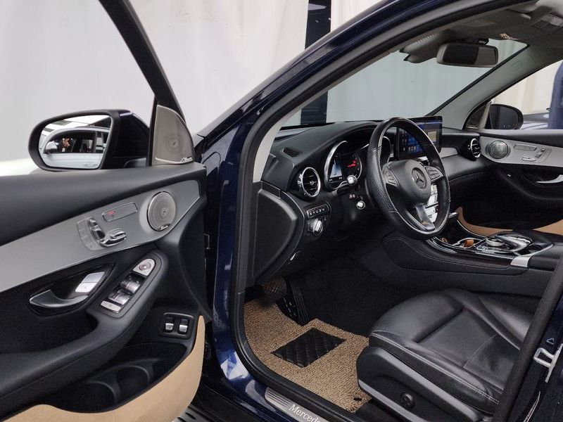 2019 Mercedes-Benz C-Class GLC350e 4MATIC Premium photo 10