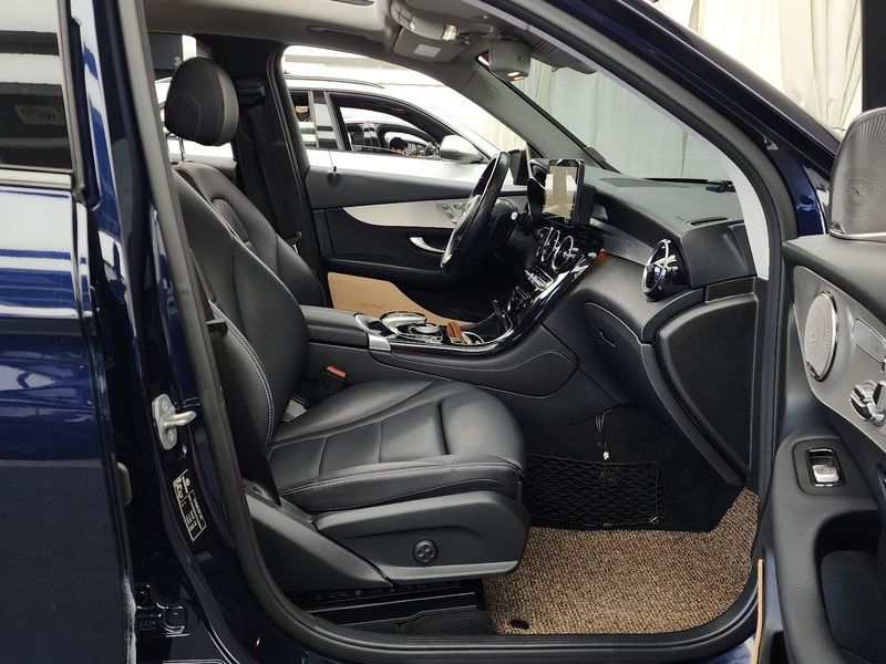 2019 Mercedes-Benz C-Class GLC350e 4MATIC Premium photo 11