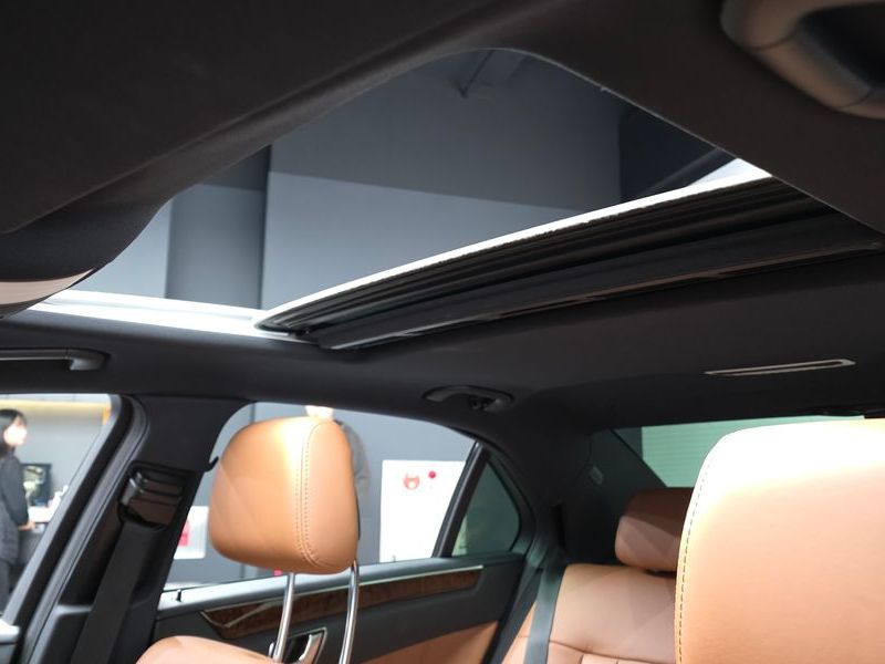 2014 Mercedes-Benz E-Class E300 Elegance photo 17