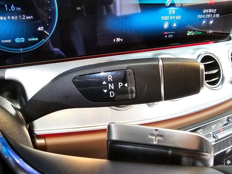2021 Mercedes-Benz E-Class E350 4MATIC Avantgarde photo 9