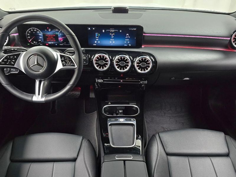 2025 Mercedes-Benz A-Class A220 Hatchback photo 7