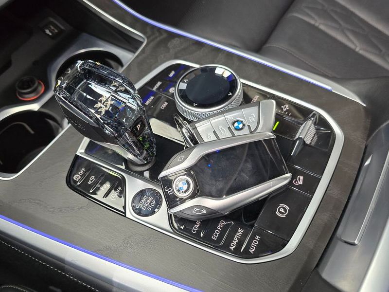 2021 BMW X7 xDrive 40i Design Pure Excellence 7-Seater photo 9