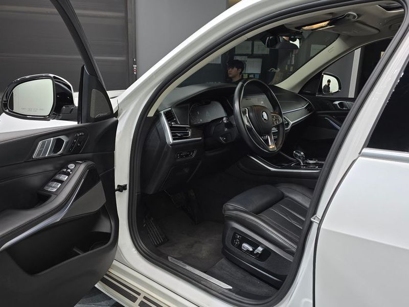 2021 BMW X7 xDrive 40i Design Pure Excellence 7-Seater photo 10