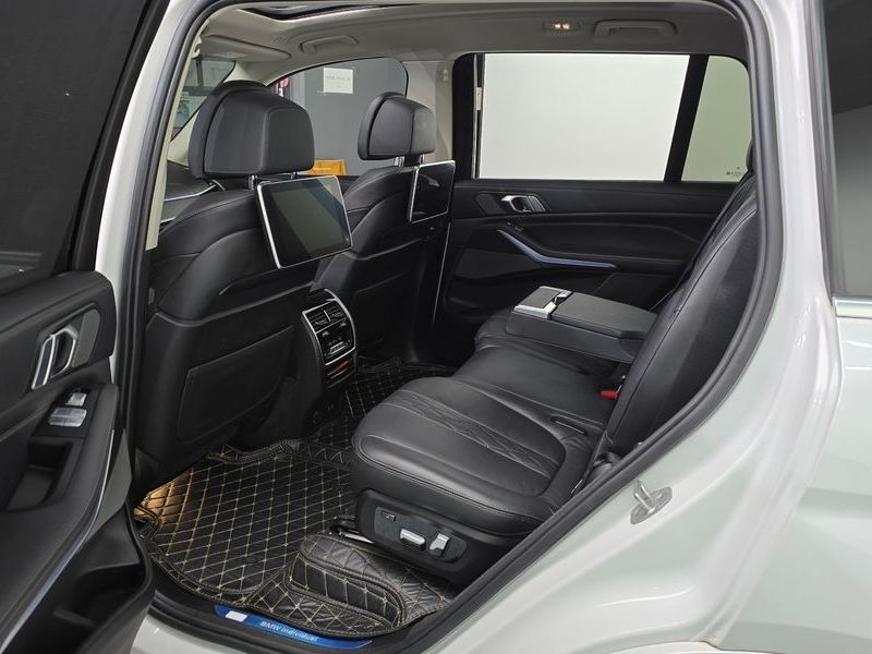 2021 BMW X7 xDrive 40i Design Pure Excellence 7-Seater photo 11