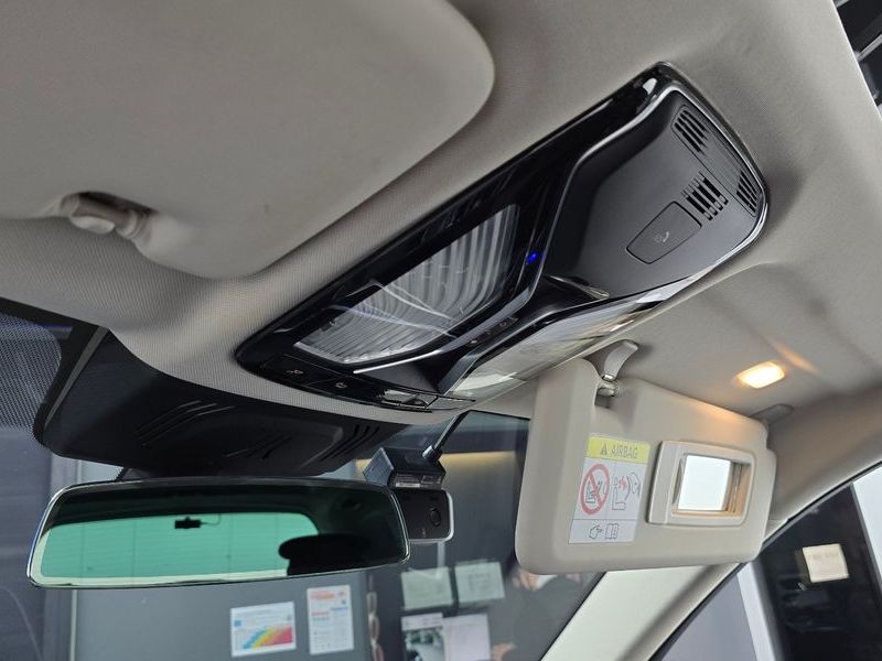 2021 BMW X7 xDrive 40i Design Pure Excellence 7-Seater photo 16
