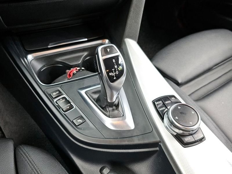 2015 BMW 3 Series 320d M Performence Edition photo 9