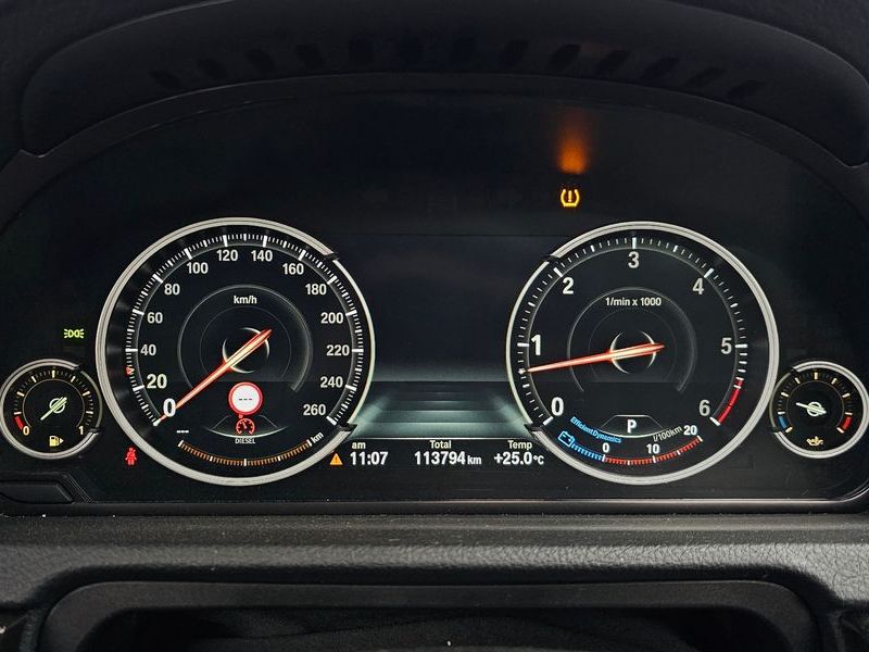 2014 BMW 5 Series GT 30d xDrive photo 8