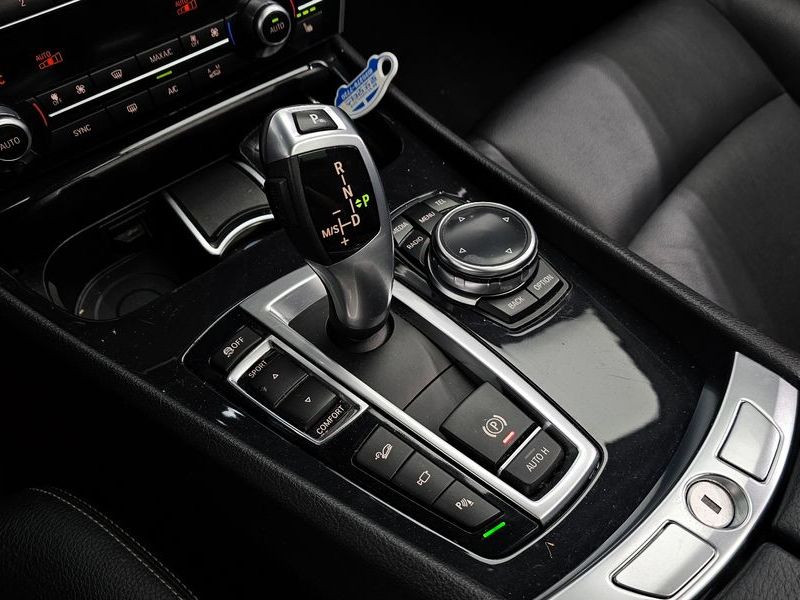2014 BMW 5 Series GT 30d xDrive photo 9