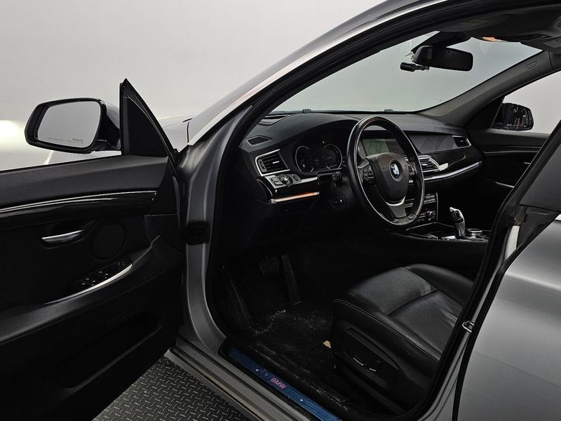 2014 BMW 5 Series GT 30d xDrive photo 10