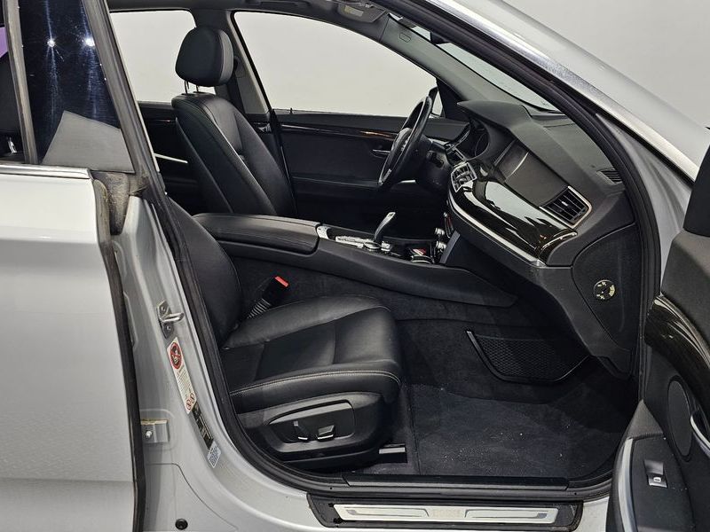 2014 BMW 5 Series GT 30d xDrive photo 11