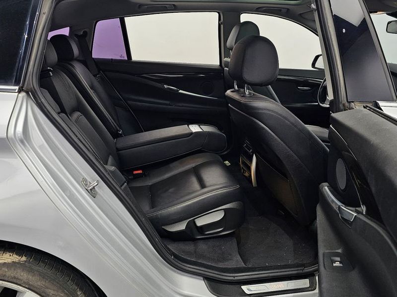 2014 BMW 5 Series GT 30d xDrive photo 12