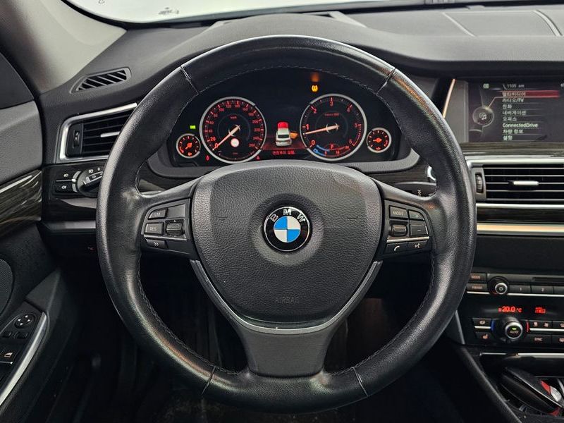 2014 BMW 5 Series GT 30d xDrive photo 13