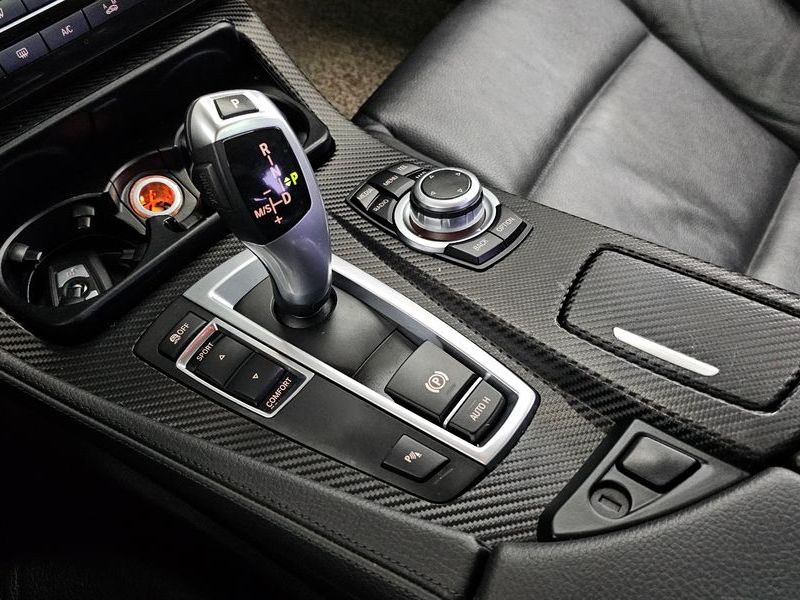 2013 BMW 5 Series 525d photo 9