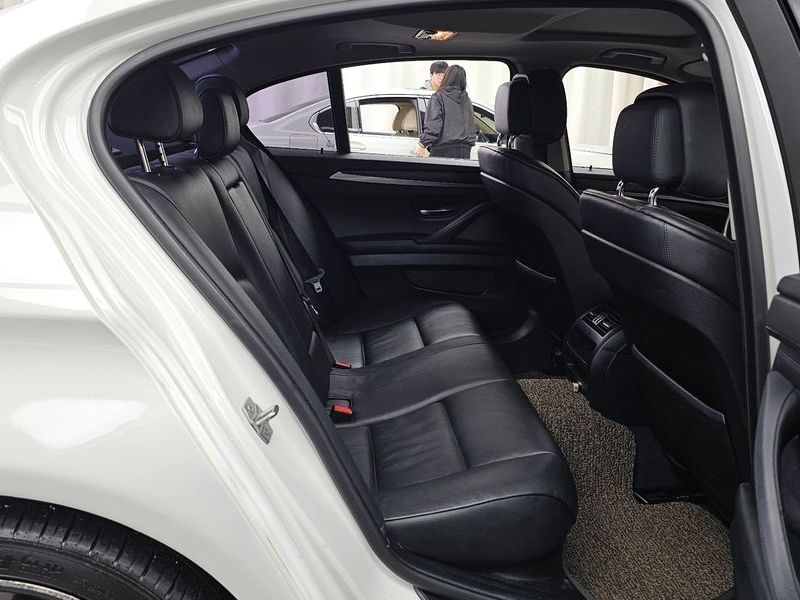 2013 BMW 5 Series 525d photo 12