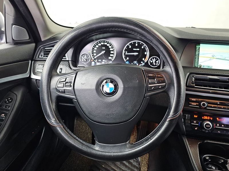 2013 BMW 5 Series 525d photo 13