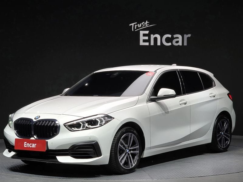 2022 BMW 1 Series 120i Advantage photo 1