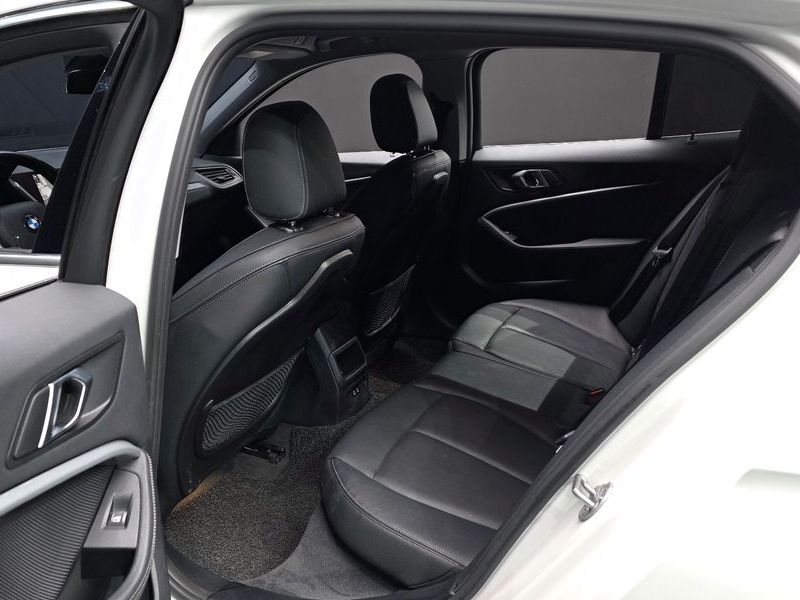 2022 BMW 1 Series 120i Advantage photo 12