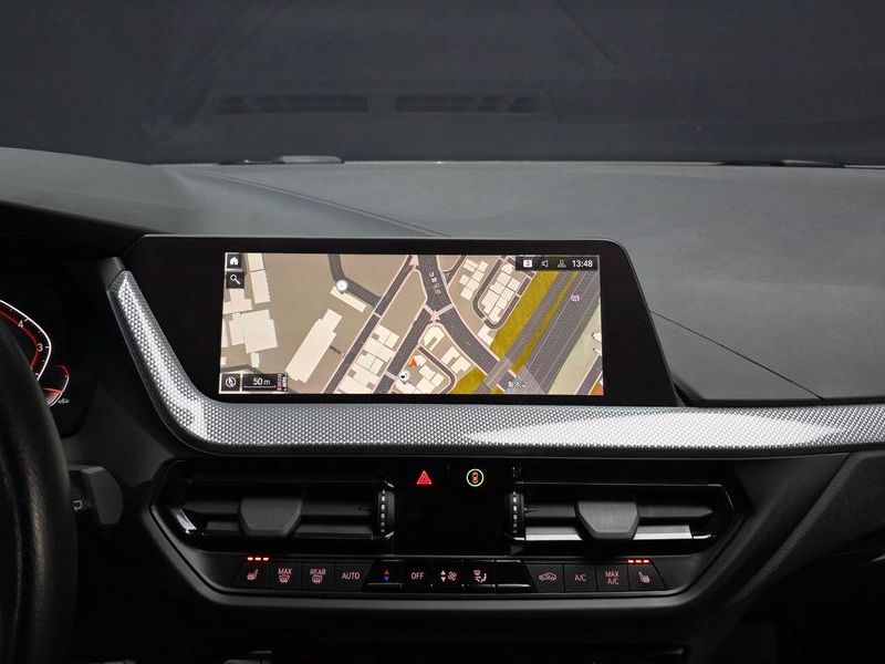 2022 BMW 1 Series 120i Advantage photo 14