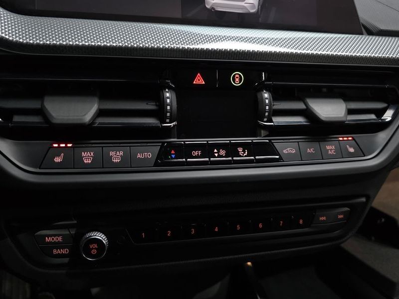 2022 BMW 1 Series 120i Advantage photo 16