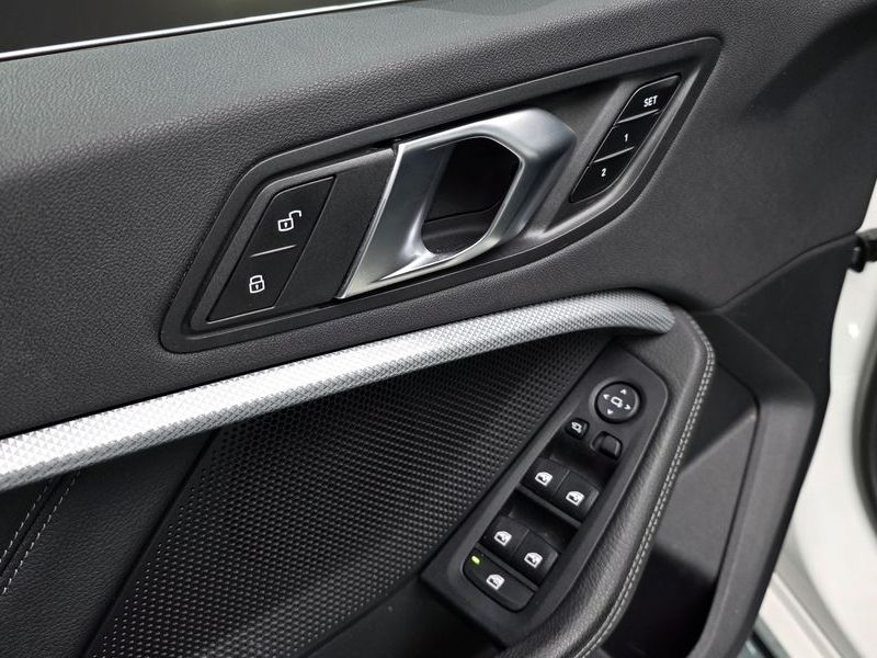 2022 BMW 1 Series 120i Advantage photo 17