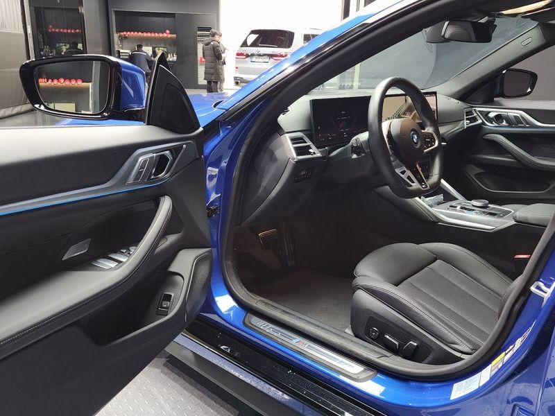 2025 BMW i4 eDrive40 M Sports photo 10