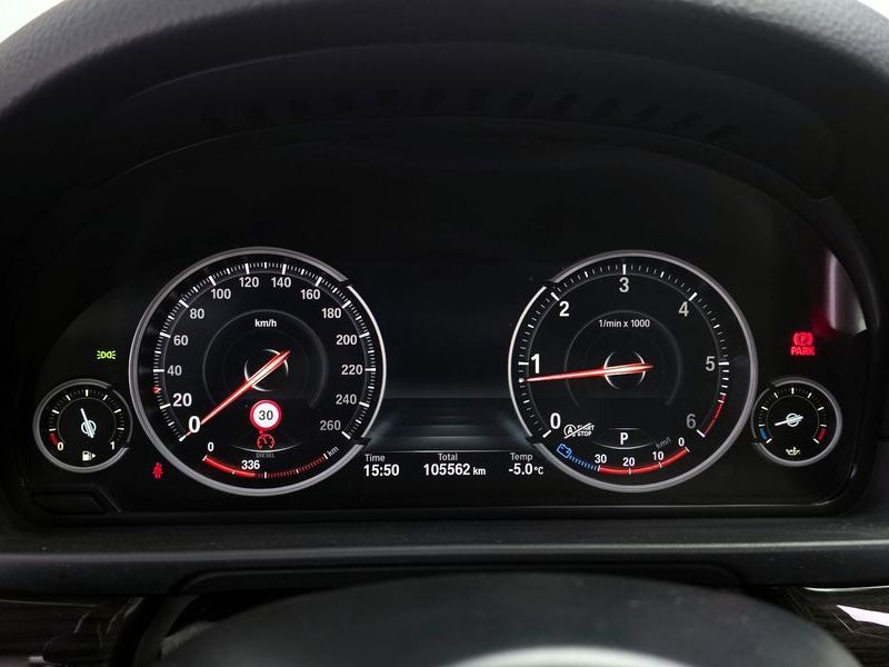 2014 BMW 5 Series 520d Luxury photo 8