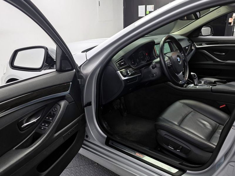 2014 BMW 5 Series 520d Luxury photo 10