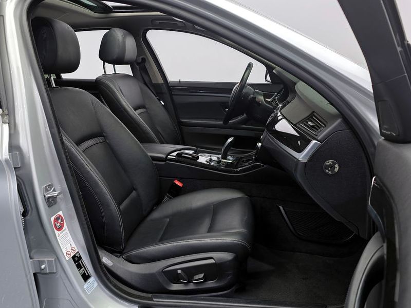 2014 BMW 5 Series 520d Luxury photo 11
