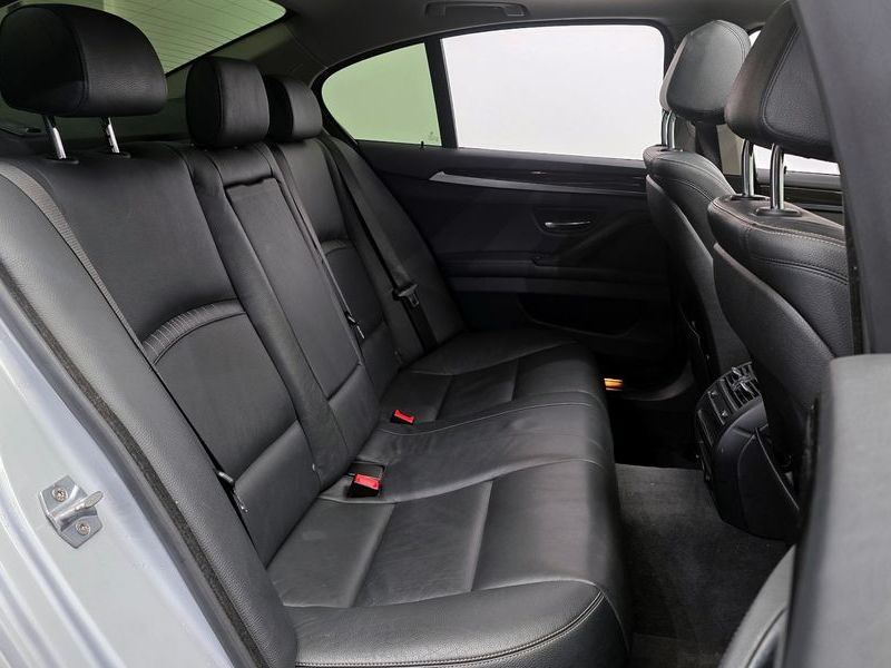 2014 BMW 5 Series 520d Luxury photo 12