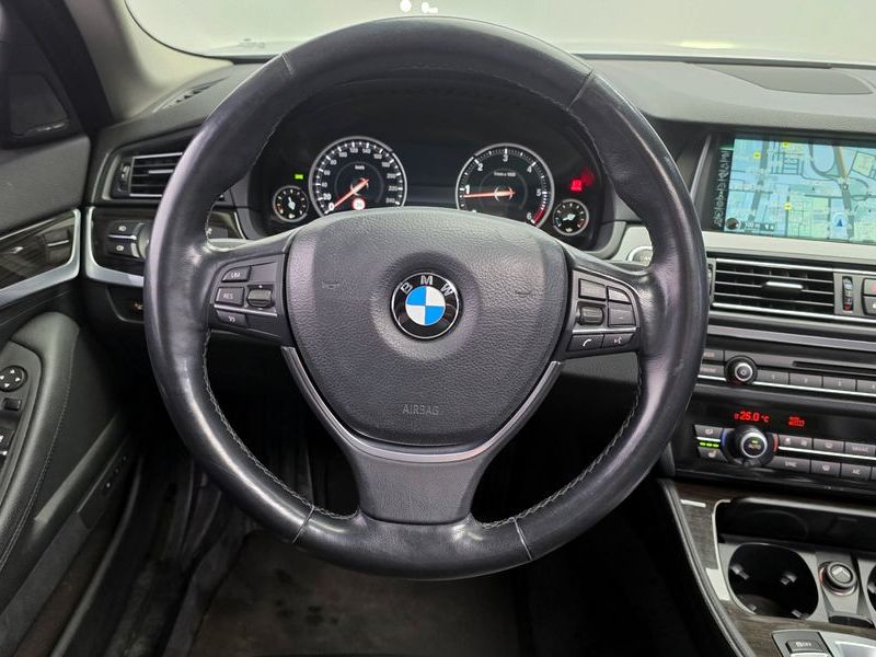 2014 BMW 5 Series 520d Luxury photo 13
