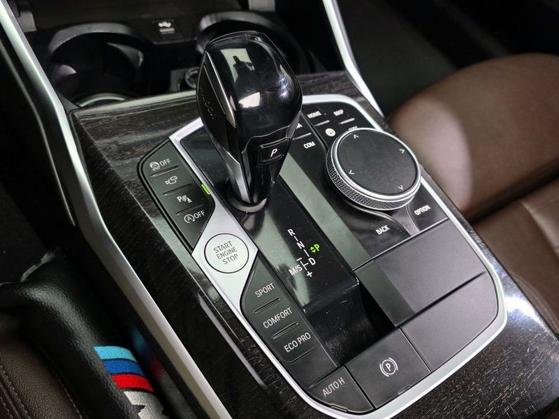 2021 BMW 3 Series 320i Touring Luxury photo 9