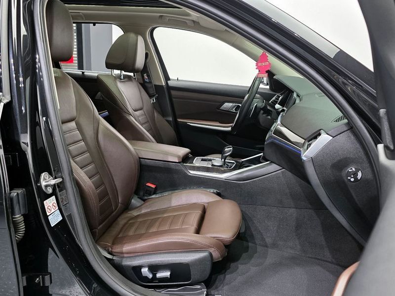 2021 BMW 3 Series 320i Touring Luxury photo 11