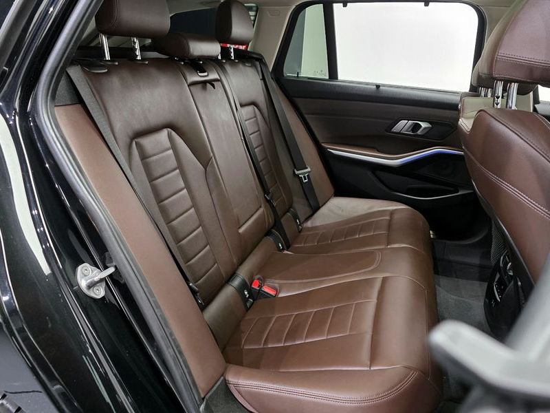 2021 BMW 3 Series 320i Touring Luxury photo 12