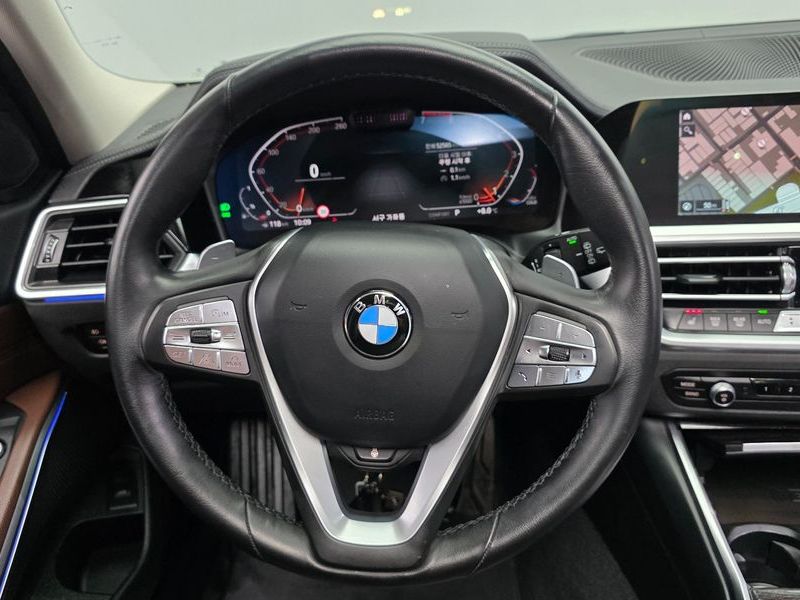 2021 BMW 3 Series 320i Touring Luxury photo 13