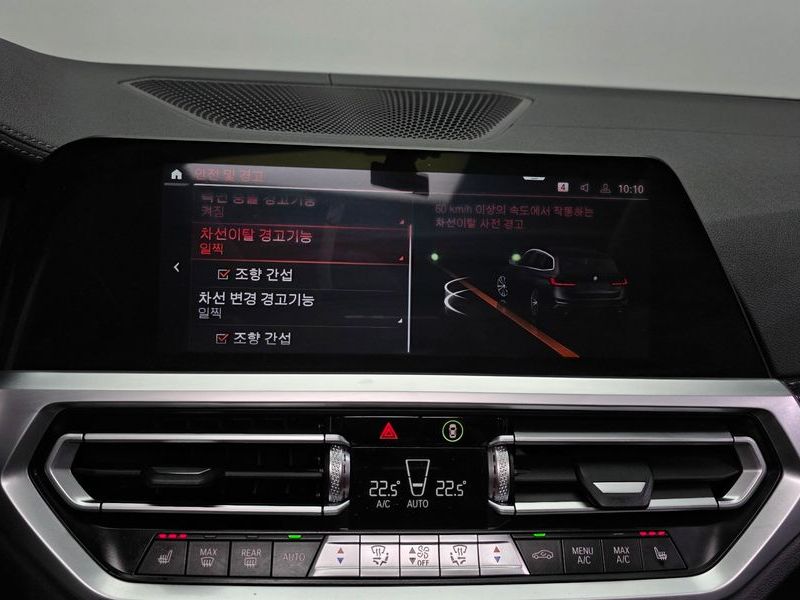 2021 BMW 3 Series 320i Touring Luxury photo 16