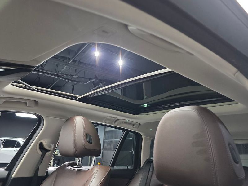 2021 BMW 3 Series 320i Touring Luxury photo 19