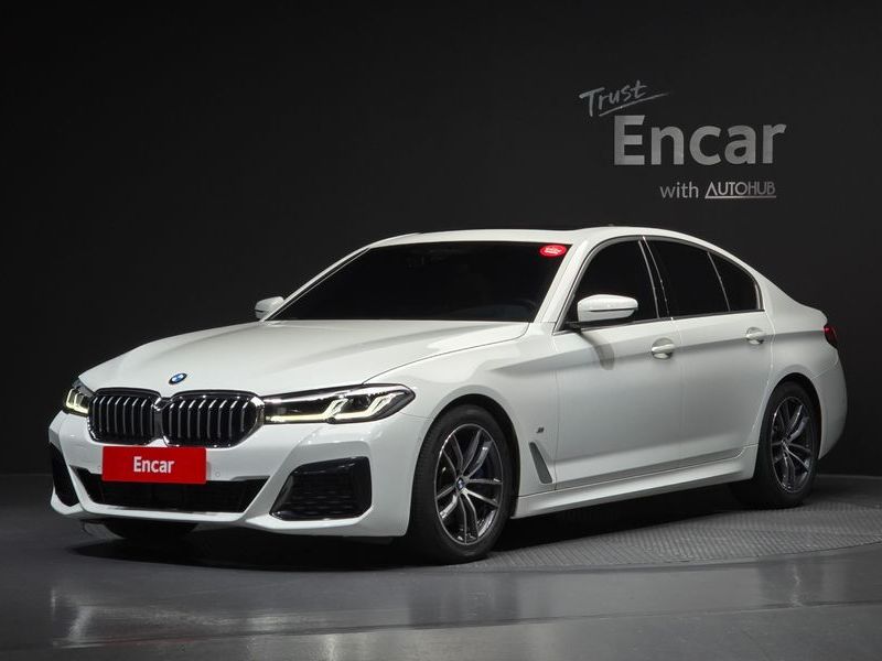 2022 BMW 5 Series 520i M Sport photo 1