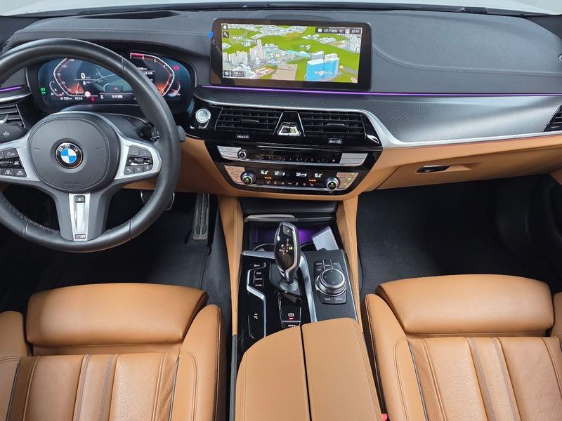 2022 BMW 5 Series 520i M Sport photo 7