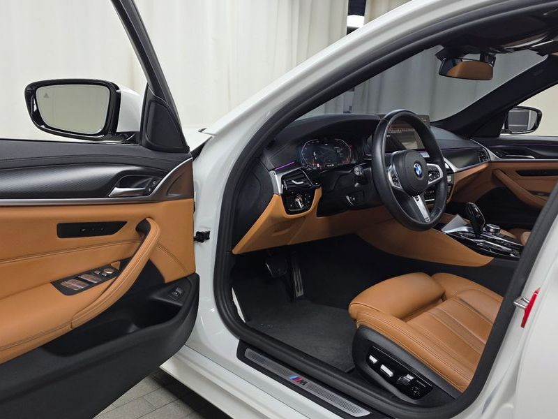 2022 BMW 5 Series 520i M Sport photo 10