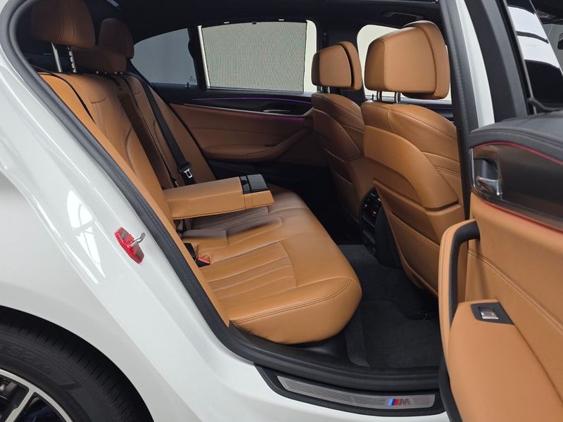 2022 BMW 5 Series 520i M Sport photo 12