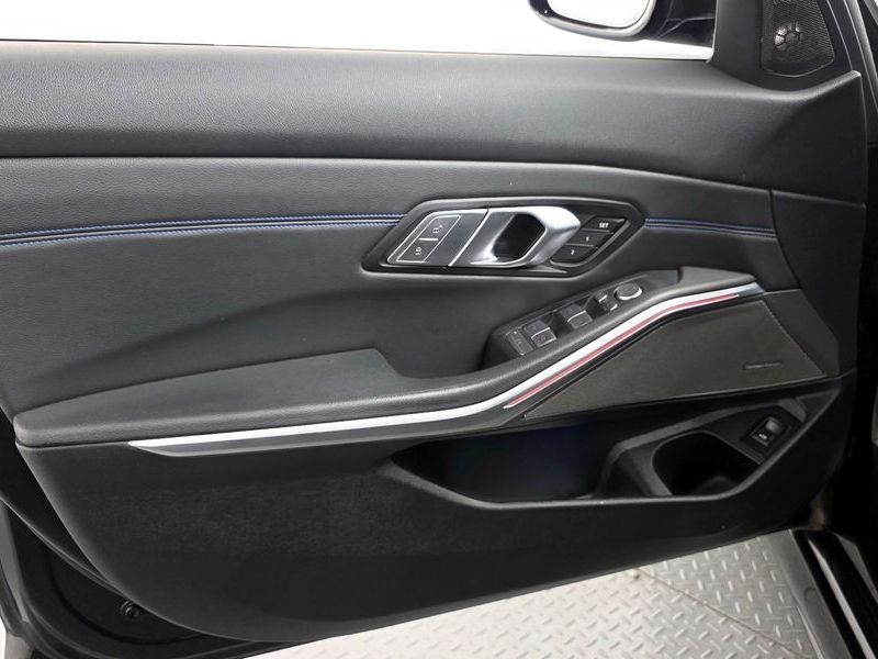 2021 BMW 3 Series 320i M Sport photo 24