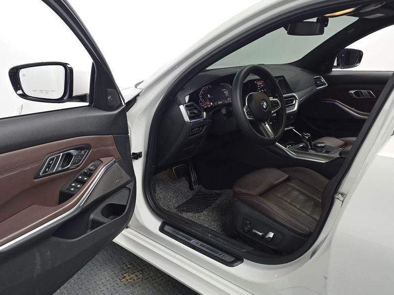 2019 BMW 3 Series 330i M Sport photo 10