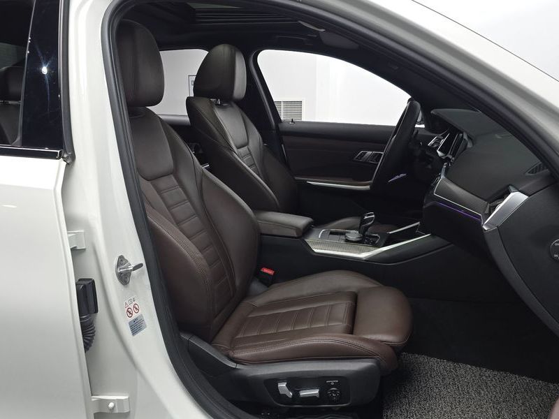 2019 BMW 3 Series 330i M Sport photo 11