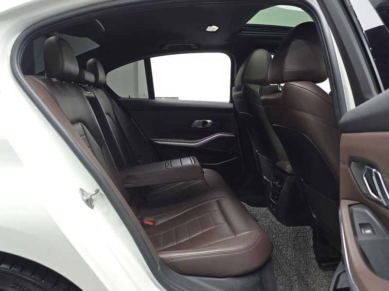 2019 BMW 3 Series 330i M Sport photo 12