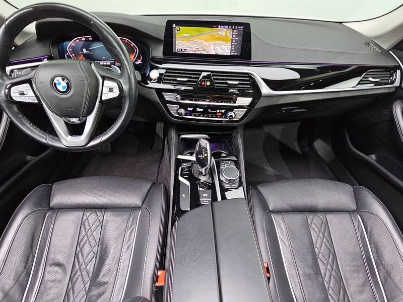 2020 BMW 5 Series 530i Luxury Plus photo 7