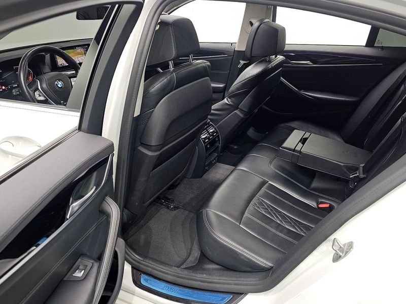 2020 BMW 5 Series 530i Luxury Plus photo 11