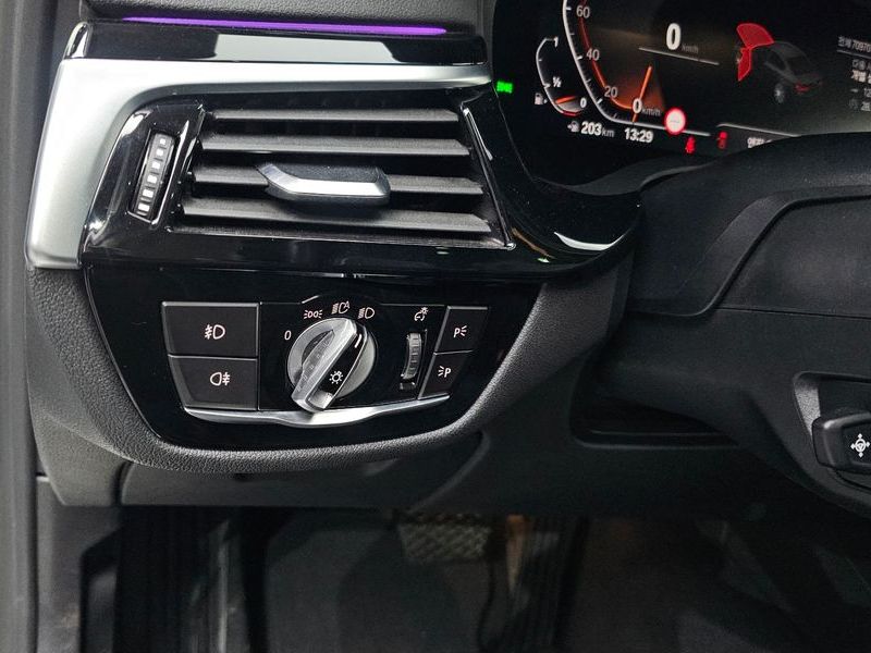 2020 BMW 5 Series 530i Luxury Plus photo 12